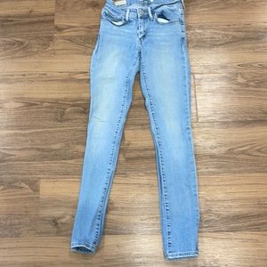 Women’s Jeans Levi’s 711 skinny light wash
